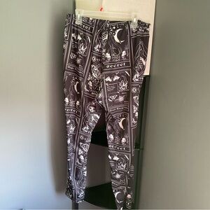 SHEIN Black and White Tarot Card Leggings